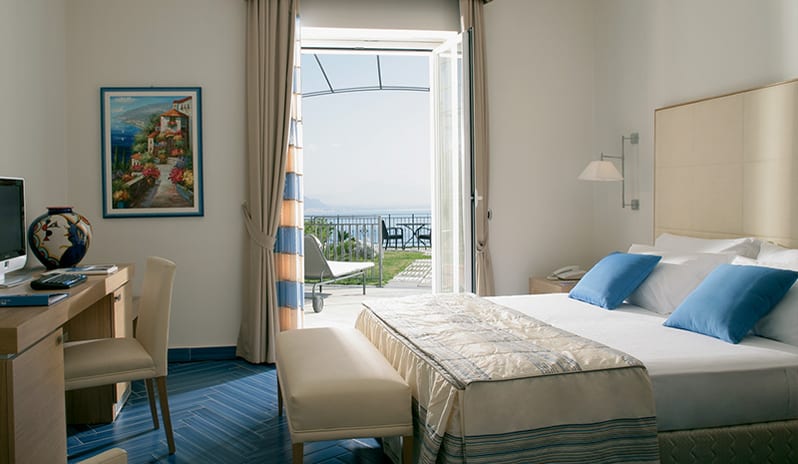 DELUXE SLIDE SEA VIEW ROOM